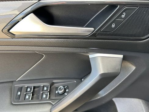 Certified 2023 Volkswagen Tiguan SE w/ Panoramic Sunroof Package image 11