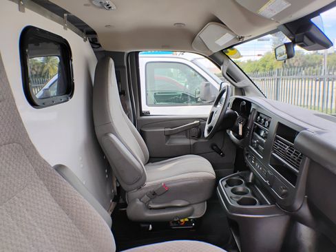 Used 2019 Chevrolet Express 2500 image 76