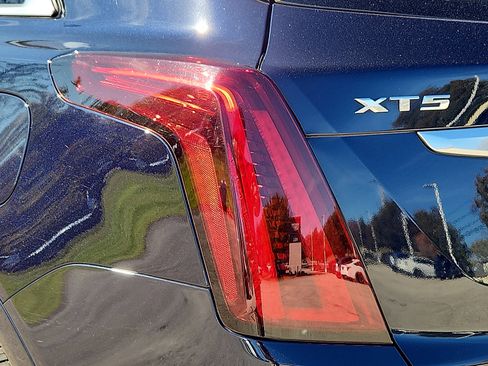 Used 2021 Cadillac XT5 Premium Luxury image 12