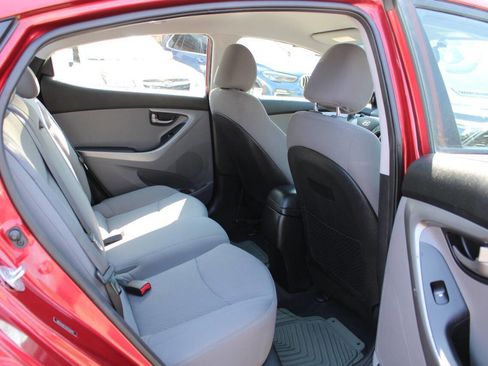 Used 2016 Hyundai Elantra SE image 26