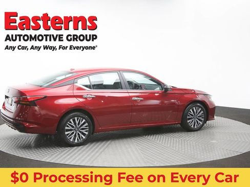 Used 2025 Nissan Altima 2.5 SV FWD image 42