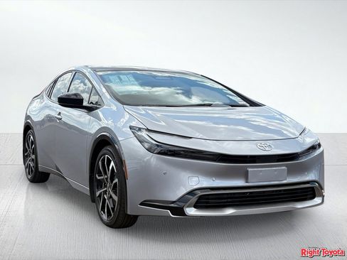 New 2026 Toyota Prius Plug-In Hybrid FWD image 9