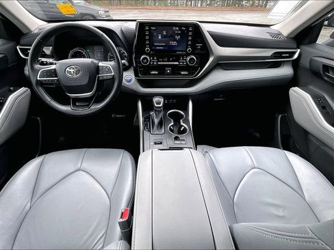 Used 2022 Toyota Highlander LE image 13
