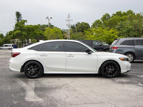 Used 2025 Honda Civic Sport image 4