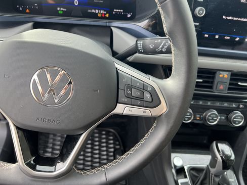 Certified 2024 Volkswagen Taos SE w/ Panoramic Sunroof Package image 19