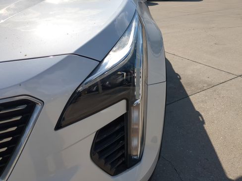 Used 2019 Cadillac XT4 Premium Luxury image 9