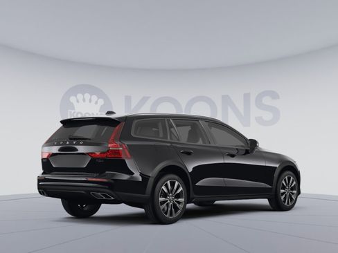 Used 2022 Volvo V60 T5 Cross Country w/ Advanced Package image 4