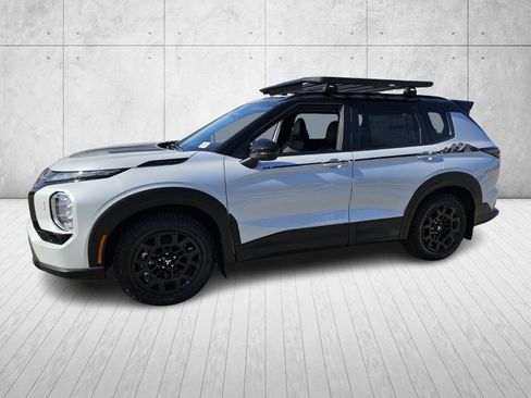 New 2026 Mitsubishi Outlander AWD image 3