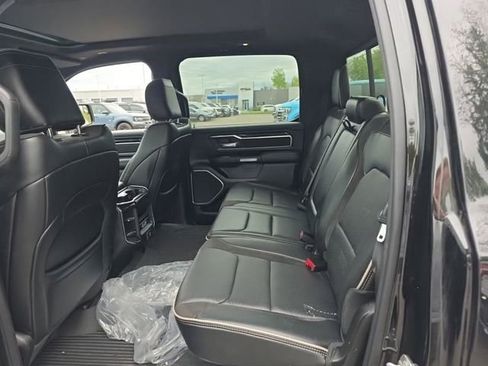 Used 2022 RAM 1500 Laramie AWD/4WD image 8