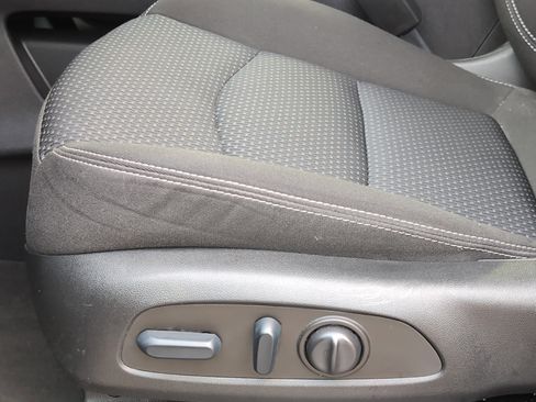 Used 2022 GMC Terrain SLE w/ Driver Convenience Package image 10