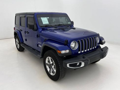 Used 2018 Jeep Wrangler Unlimited Sahara image 2