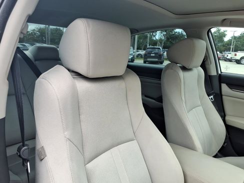 Used 2018 Honda Accord EX image 12