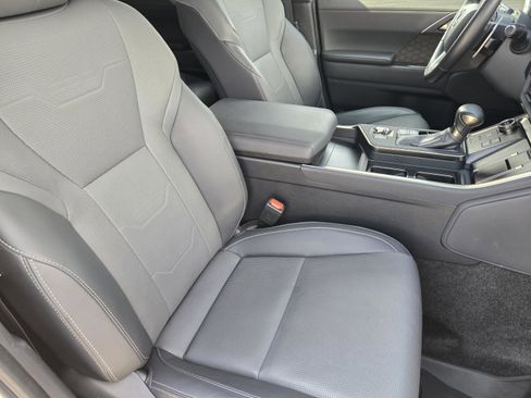 Used 2024 Lexus GX 550 w/ Cold Area Package AWD/4WD image 10