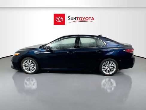 Used 2020 Toyota Camry XLE w/ Sunroof Package FWD image 7