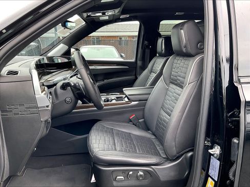 Used 2025 Cadillac Escalade Sport Platinum AWD/4WD image 28