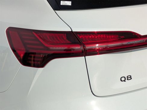 Used 2024 Audi Q8 e-tron Premium image 18