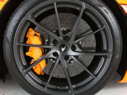 Used 2025 McLaren 750S Spider RWD image 6