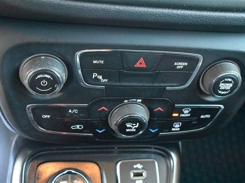 Used 2017 Jeep Compass Trailhawk w/ Leather Interior Group image 31