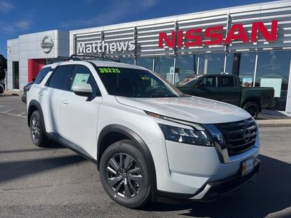 New 2025 Nissan Pathfinder SV