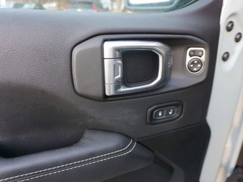 Used 2023 Jeep Gladiator Overland w/ Popular Equipment Package image 4