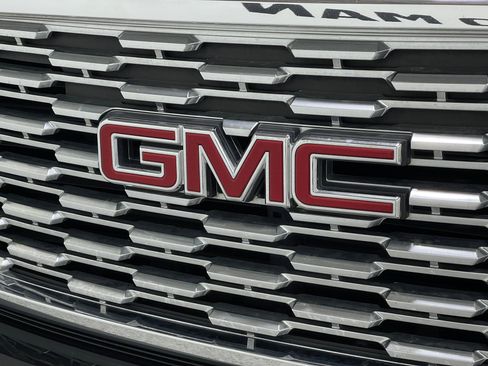 Used 2020 GMC Yukon XL Denali image 38