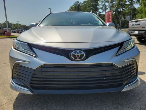 Certified 2021 Toyota Camry XLE FWD image 4