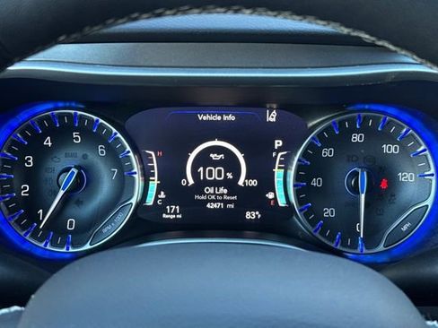 Used 2024 Chrysler Pacifica Touring-L image 31