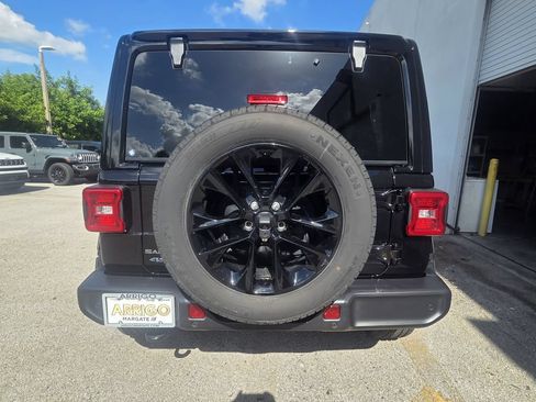 Used 2025 Jeep Wrangler Unlimited Sahara w/ Safety Group AWD/4WD image 7
