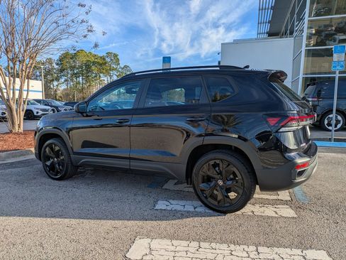 New 2026 Volkswagen Taos SE image 4