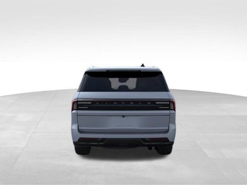 New 2026 Lincoln Navigator Reserve AWD/4WD image 6