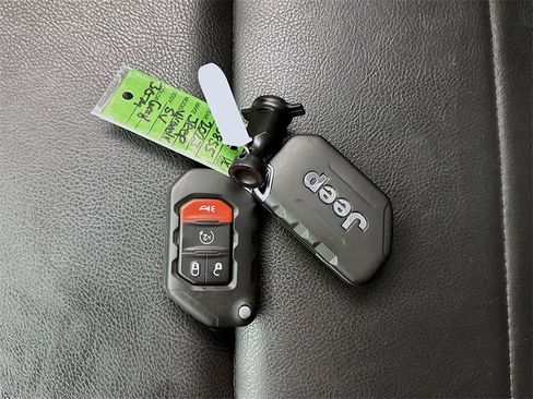 Used 2023 Jeep Wrangler Unlimited Sahara w/ Cold Weather Group image 29