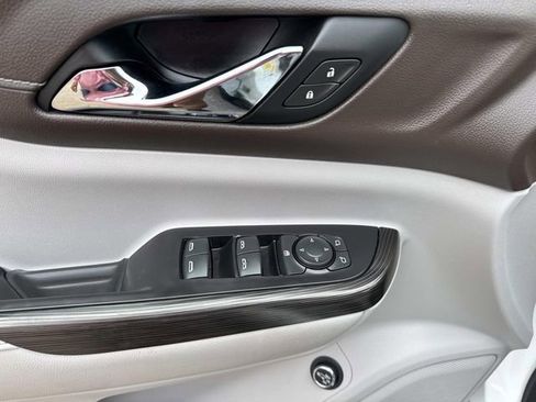 Used 2020 GMC Acadia SLT image 25