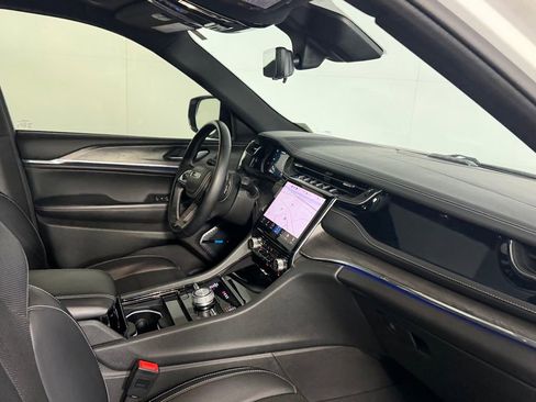 Certified 2023 Jeep Grand Cherokee Overland w/ Advanced Protech Group III image 29