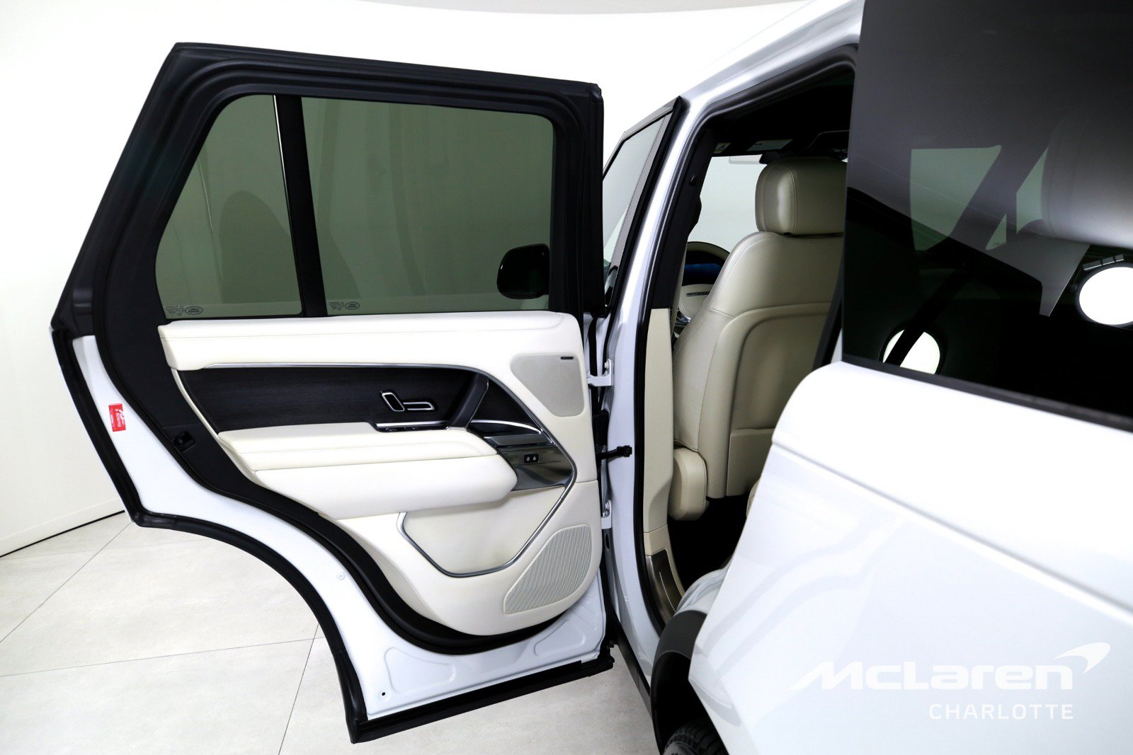 Used 2023 Land Rover Range Rover SE AWD/4WD image 17
