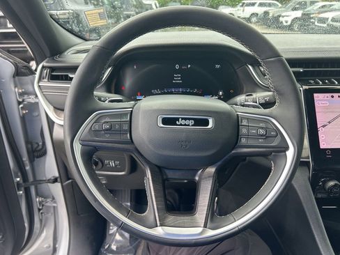Used 2024 Jeep Grand Cherokee Limited w/ Black Appearance Package RWD image 15