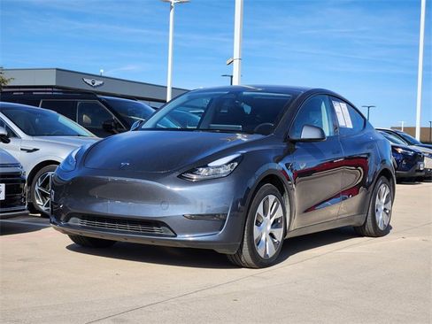 Used 2023 Tesla Model Y Long Range image 2