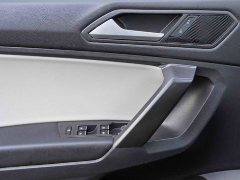 Used 2021 Volkswagen Tiguan SE R-Line image 16