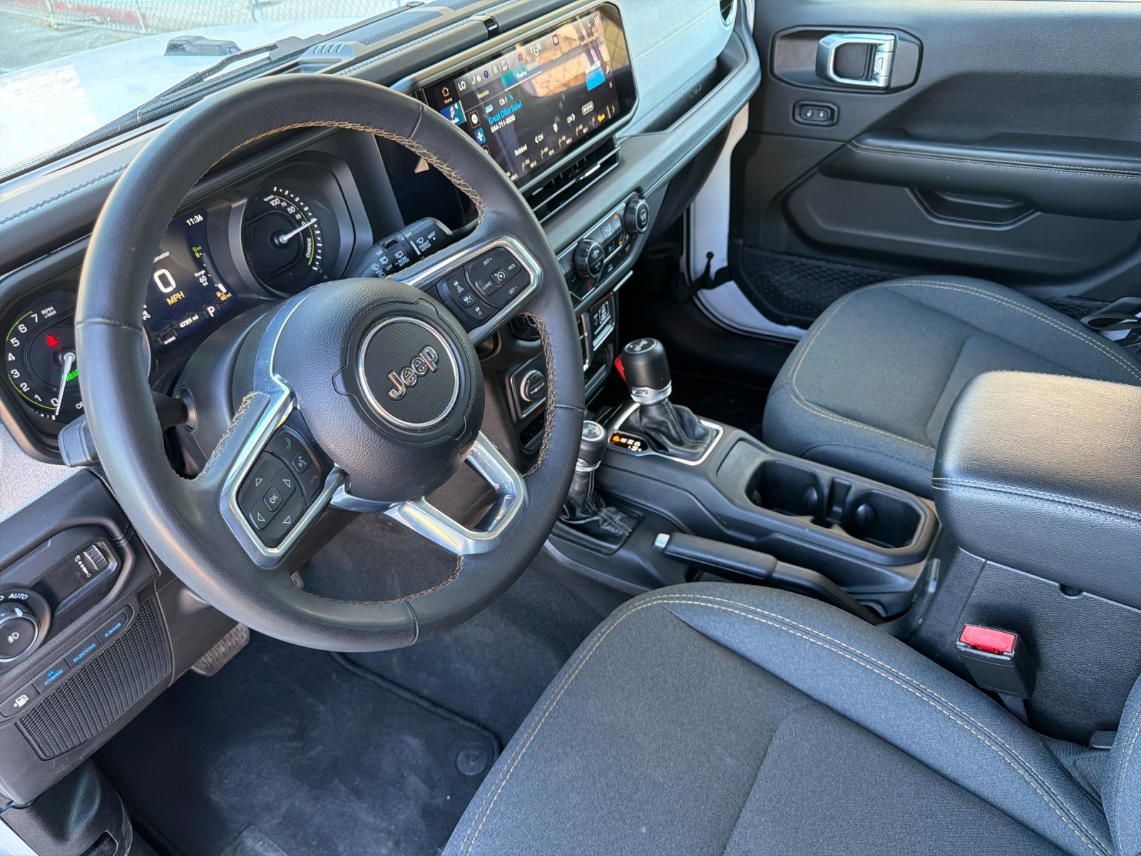 Used 2024 Jeep Wrangler Unlimited Sahara AWD/4WD image 9