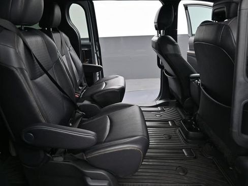 Used 2024 Toyota Sienna XLE Woodland Edition AWD/4WD image 27