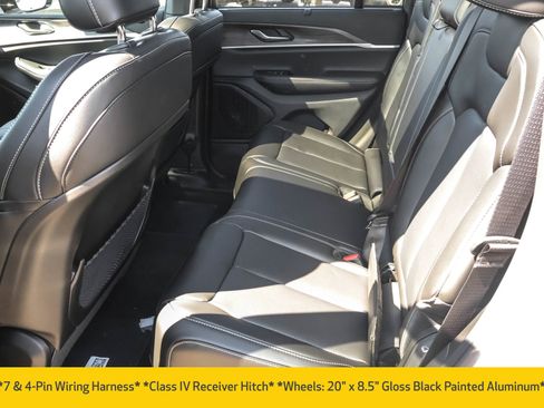 New 2025 Jeep Grand Cherokee Limited w/ Luxury Tech Group II image 16