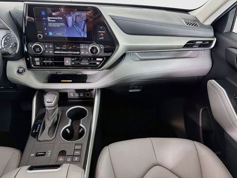 Used 2023 Toyota Highlander XLE FWD image 30
