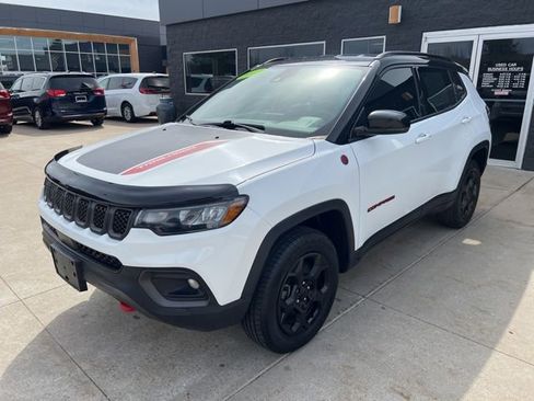 Certified 2023 Jeep Compass Trailhawk AWD/4WD image 3