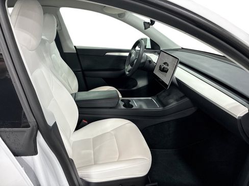 Certified 2023 Tesla Model Y Long Range AWD/4WD image 13