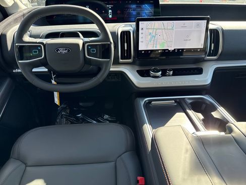 New 2025 Ford Expedition Max Active image 5