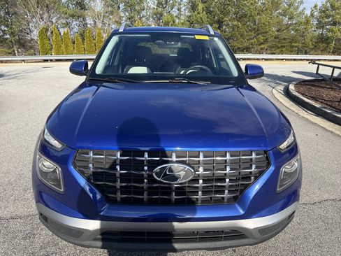 Used 2023 Hyundai Venue SEL image 3