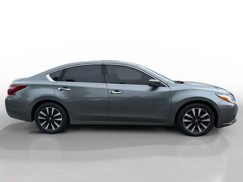 Used 2018 Nissan Altima 2.5 SV FWD image 6