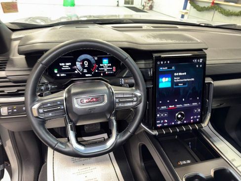 Used 2025 GMC Acadia Elevation image 17