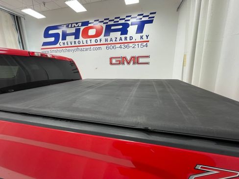 Used 2018 GMC Sierra 2500 SLT w/ Duramax Plus Package AWD/4WD image 7