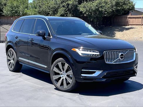 Used 2025 Volvo XC90 T8 Ultra w/ Protection Package Premier AWD/4WD image 2