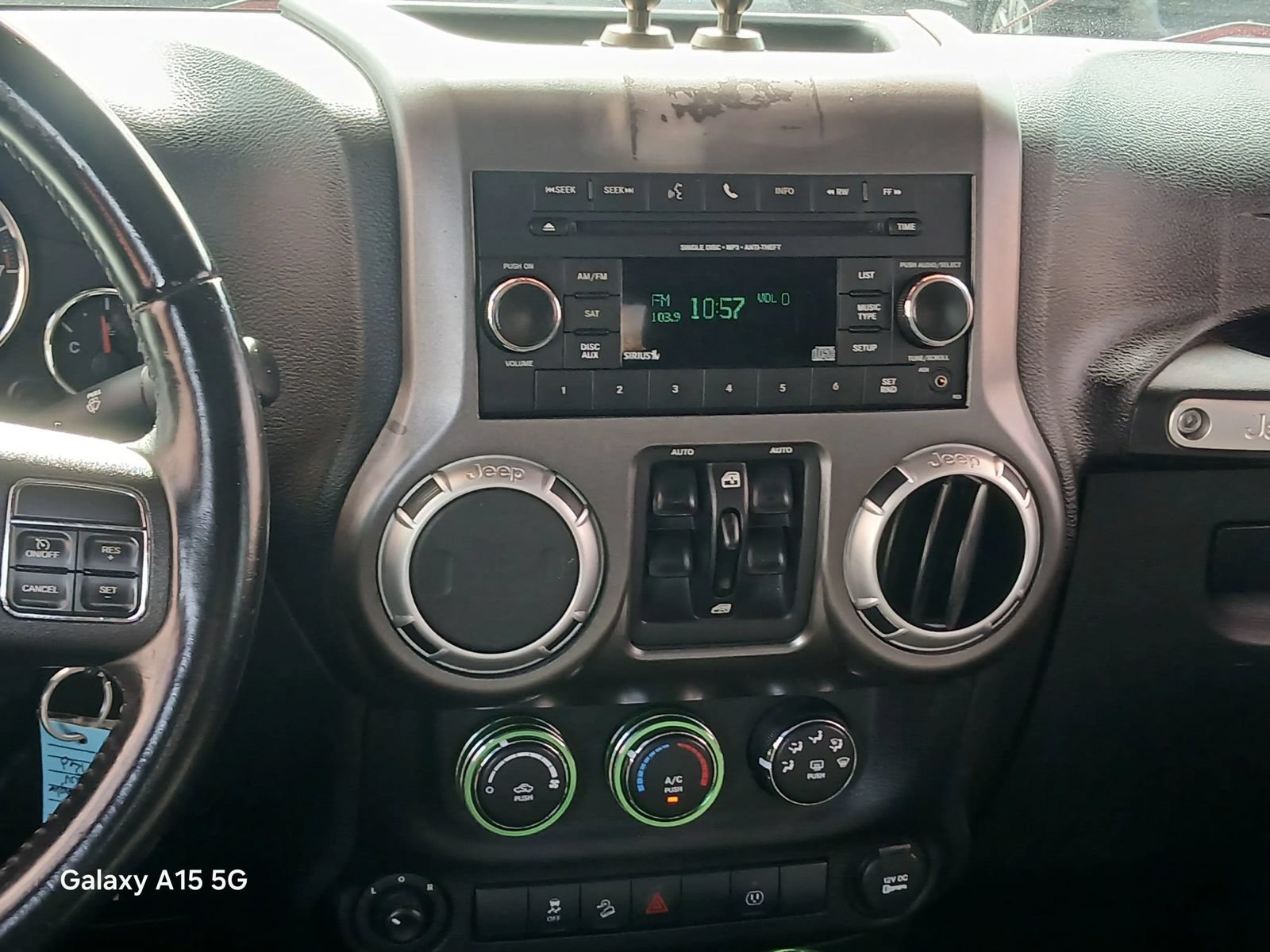 Used 2015 Jeep Wrangler Unlimited Sahara w/ Connectivity Group AWD/4WD image 25